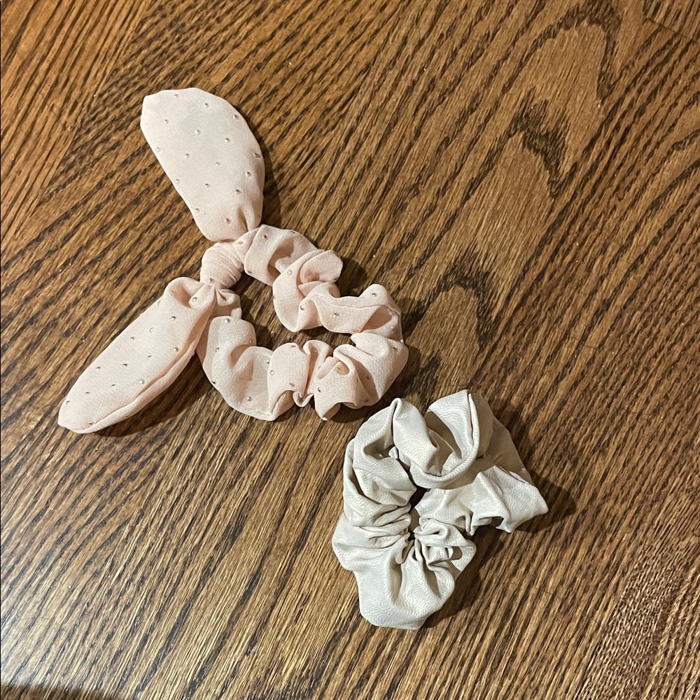 Polka Dot Hair Scrunchies Set - Pink and Cream